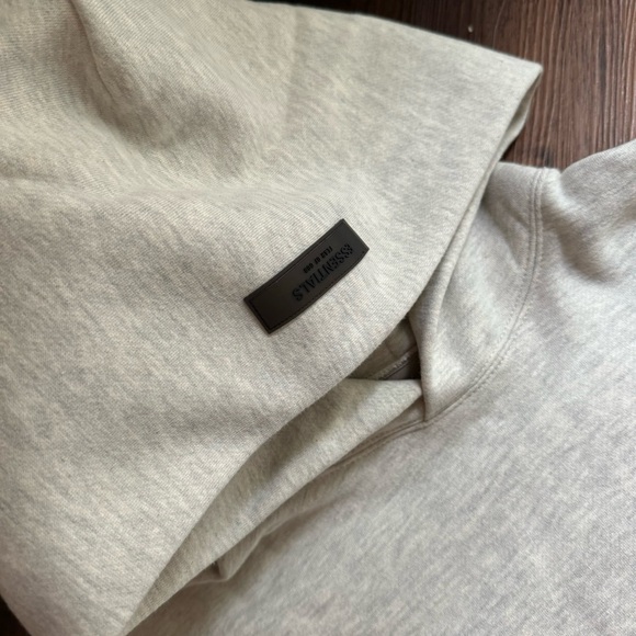 Essentials Fear of God Hoodie - Picture 4 of 7